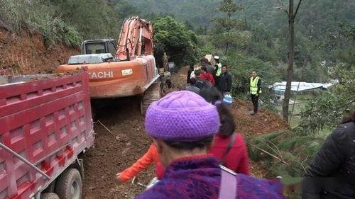 群众爆料路段塌方事件视频,XX路段发生塌方，现场紧急救援  第2张